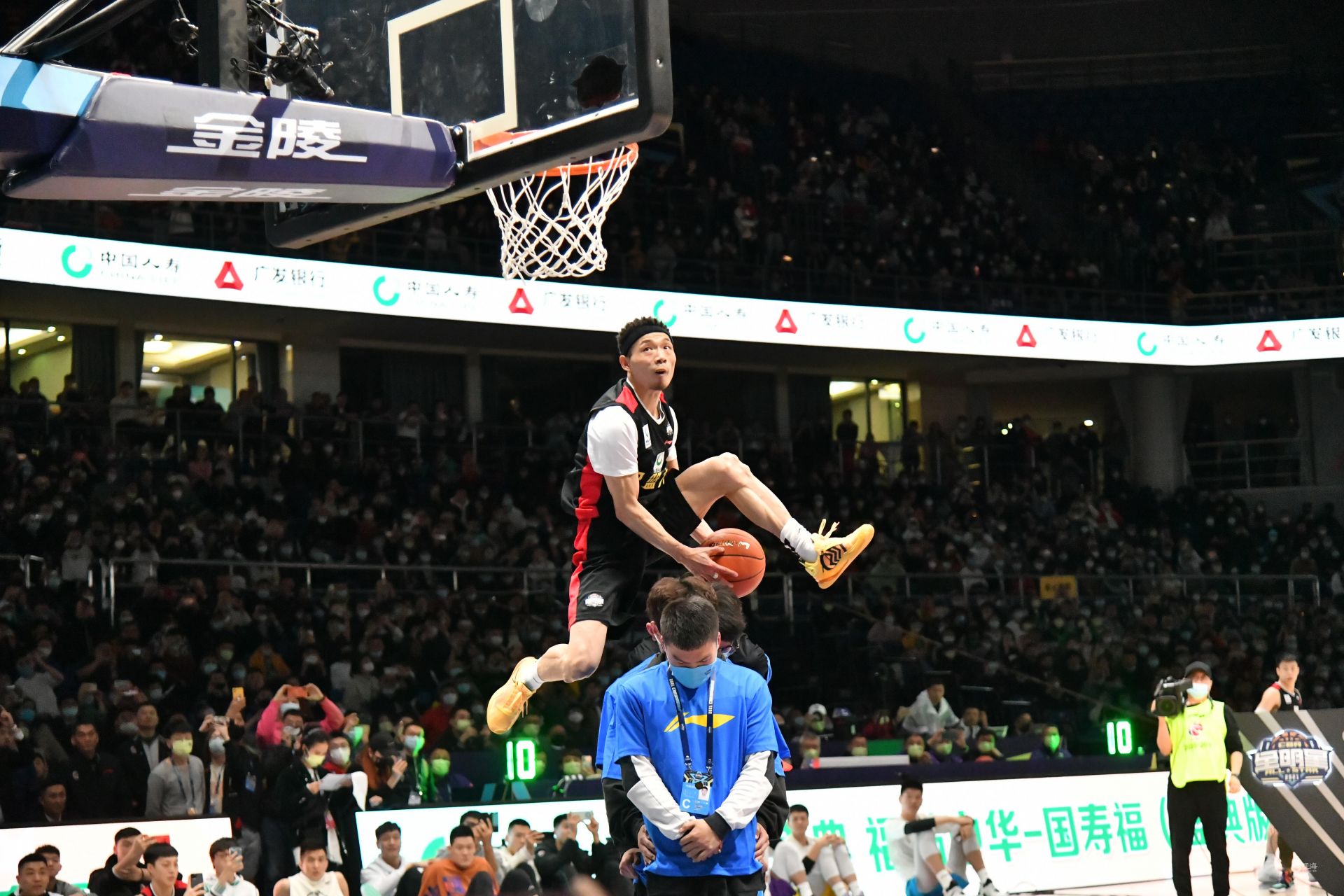 明显不敌西 明显不敌西